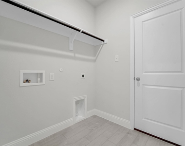 2901 Cantoni Creek - Photo Thumbnail 17