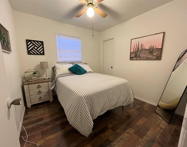 206 Taylor - Photo Thumbnail 5