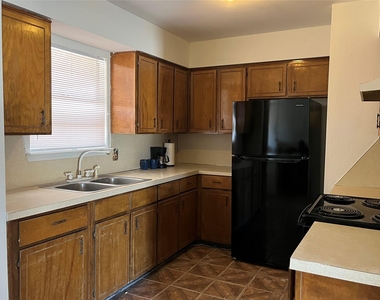 206 Taylor - Photo Thumbnail 7