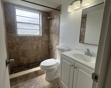 195 Windsor I - Photo Thumbnail 10
