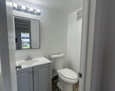 195 Windsor I - Photo Thumbnail 11