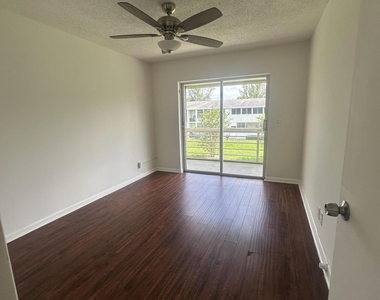 195 Windsor I - Photo Thumbnail 12