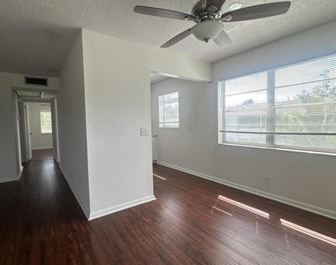 195 Windsor I - Photo Thumbnail 8