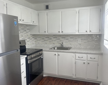 195 Windsor I - Photo Thumbnail 1