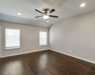 3608 Brookstone Drive - Photo Thumbnail 8
