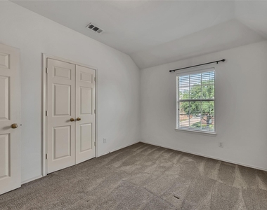 114 Constitution Drive - Photo Thumbnail 23