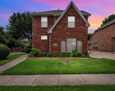 114 Constitution Drive - Photo Thumbnail 1