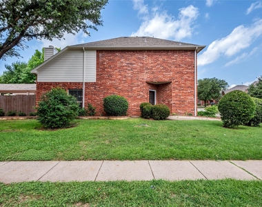 114 Constitution Drive - Photo Thumbnail 4