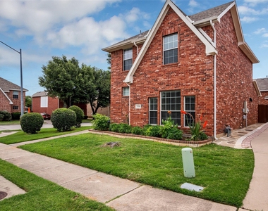 114 Constitution Drive - Photo Thumbnail 2
