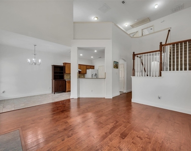 114 Constitution Drive - Photo Thumbnail 9