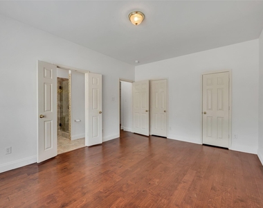 114 Constitution Drive - Photo Thumbnail 17