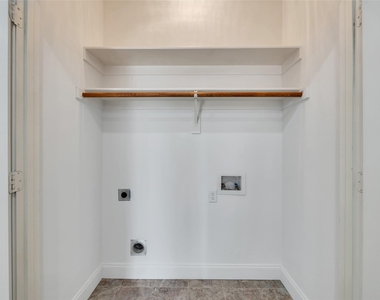 114 Constitution Drive - Photo Thumbnail 15