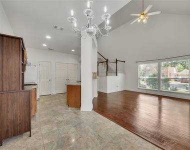 114 Constitution Drive - Photo Thumbnail 11