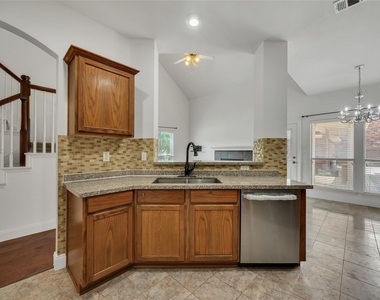 114 Constitution Drive - Photo Thumbnail 13