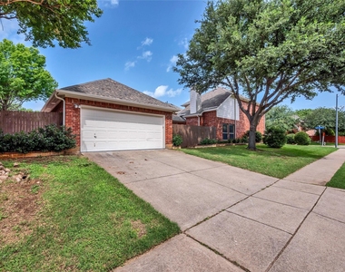 114 Constitution Drive - Photo Thumbnail 5