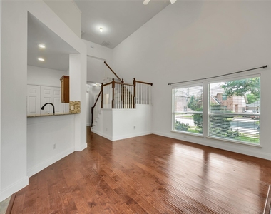 114 Constitution Drive - Photo Thumbnail 10