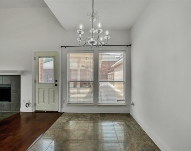 114 Constitution Drive - Photo Thumbnail 12