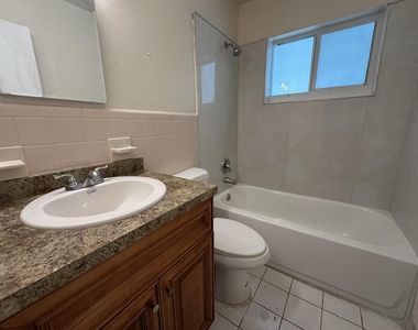 1316 Nw 15th Place Nw - Photo Thumbnail 9