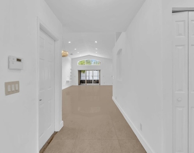 3307 Sw 49th Street - Photo Thumbnail 2