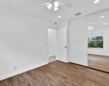 3307 Sw 49th Street - Photo Thumbnail 5