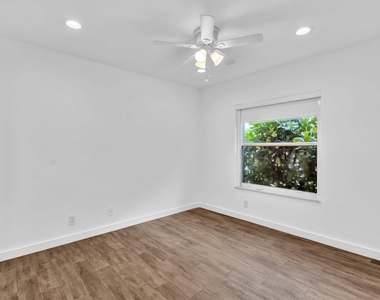 3307 Sw 49th Street - Photo Thumbnail 4