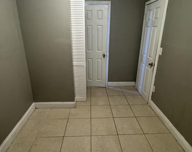 715 S B Street - Photo Thumbnail 4