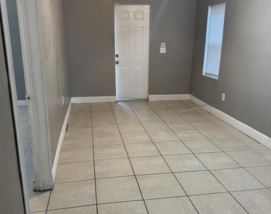 715 S B Street - Photo Thumbnail 8