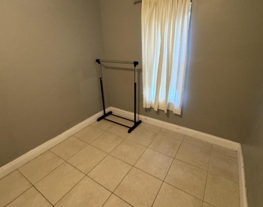 715 S B Street - Photo Thumbnail 5