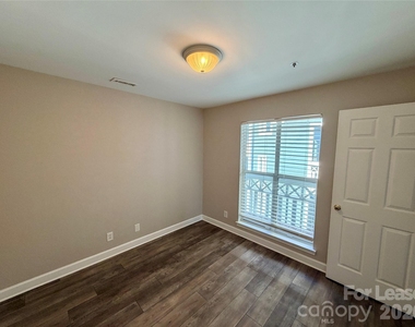 18771 Vineyard Point Lane - Photo Thumbnail 21