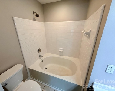 18771 Vineyard Point Lane - Photo Thumbnail 14