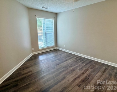 18771 Vineyard Point Lane - Photo Thumbnail 11