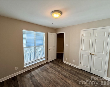 18771 Vineyard Point Lane - Photo Thumbnail 20