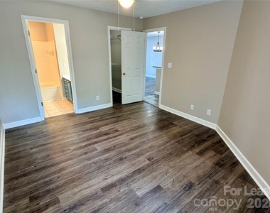 18771 Vineyard Point Lane - Photo Thumbnail 12