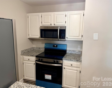 18771 Vineyard Point Lane - Photo Thumbnail 2