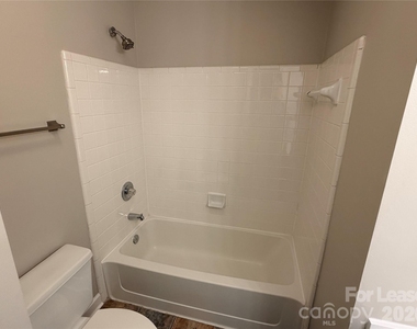 18771 Vineyard Point Lane - Photo Thumbnail 24