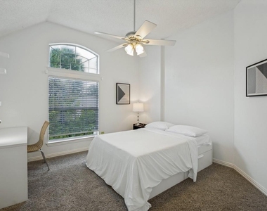 10913 Alexandria Drive - Photo Thumbnail 15