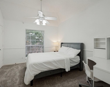 10913 Alexandria Drive - Photo Thumbnail 14