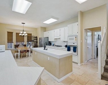 10913 Alexandria Drive - Photo Thumbnail 6