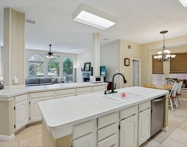 10913 Alexandria Drive - Photo Thumbnail 7