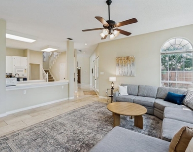 10913 Alexandria Drive - Photo Thumbnail 5