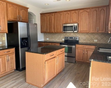 10420 Alvarado Way - Photo Thumbnail 4