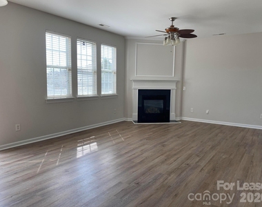 10420 Alvarado Way - Photo Thumbnail 5