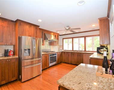 2409 Huntingtowne Farms Lane - Photo Thumbnail 10