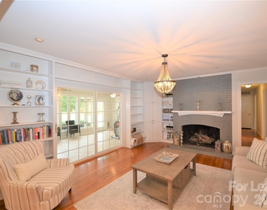 2409 Huntingtowne Farms Lane - Photo Thumbnail 11