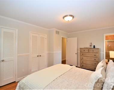 2409 Huntingtowne Farms Lane - Photo Thumbnail 27