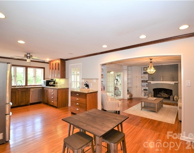 2409 Huntingtowne Farms Lane - Photo Thumbnail 8