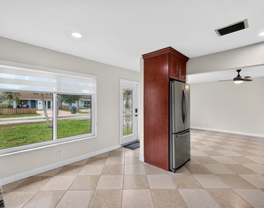 241 Nw 49th Street - Photo Thumbnail 8