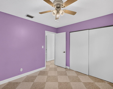 241 Nw 49th Street - Photo Thumbnail 20