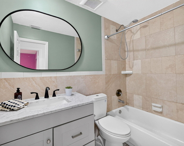 241 Nw 49th Street - Photo Thumbnail 12