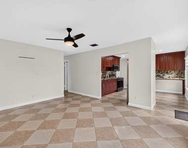 241 Nw 49th Street - Photo Thumbnail 3